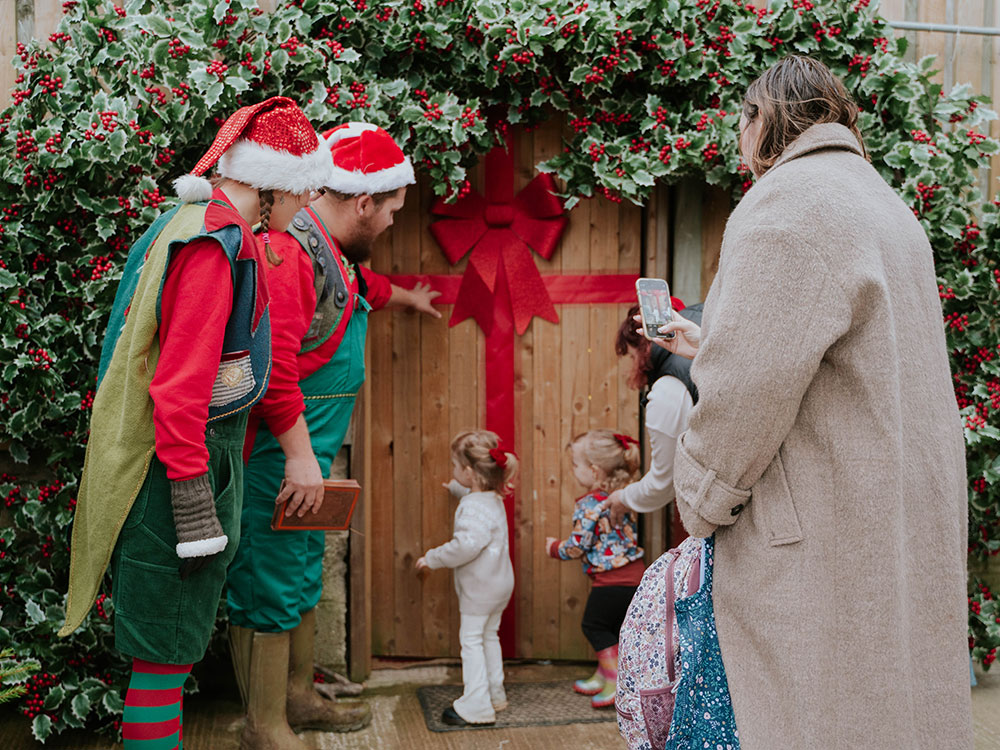 cotswold-farm-park-christmas-on-farm-2026-1